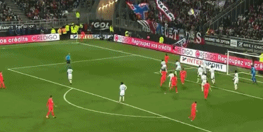 中后卫极限拦截救球队一命