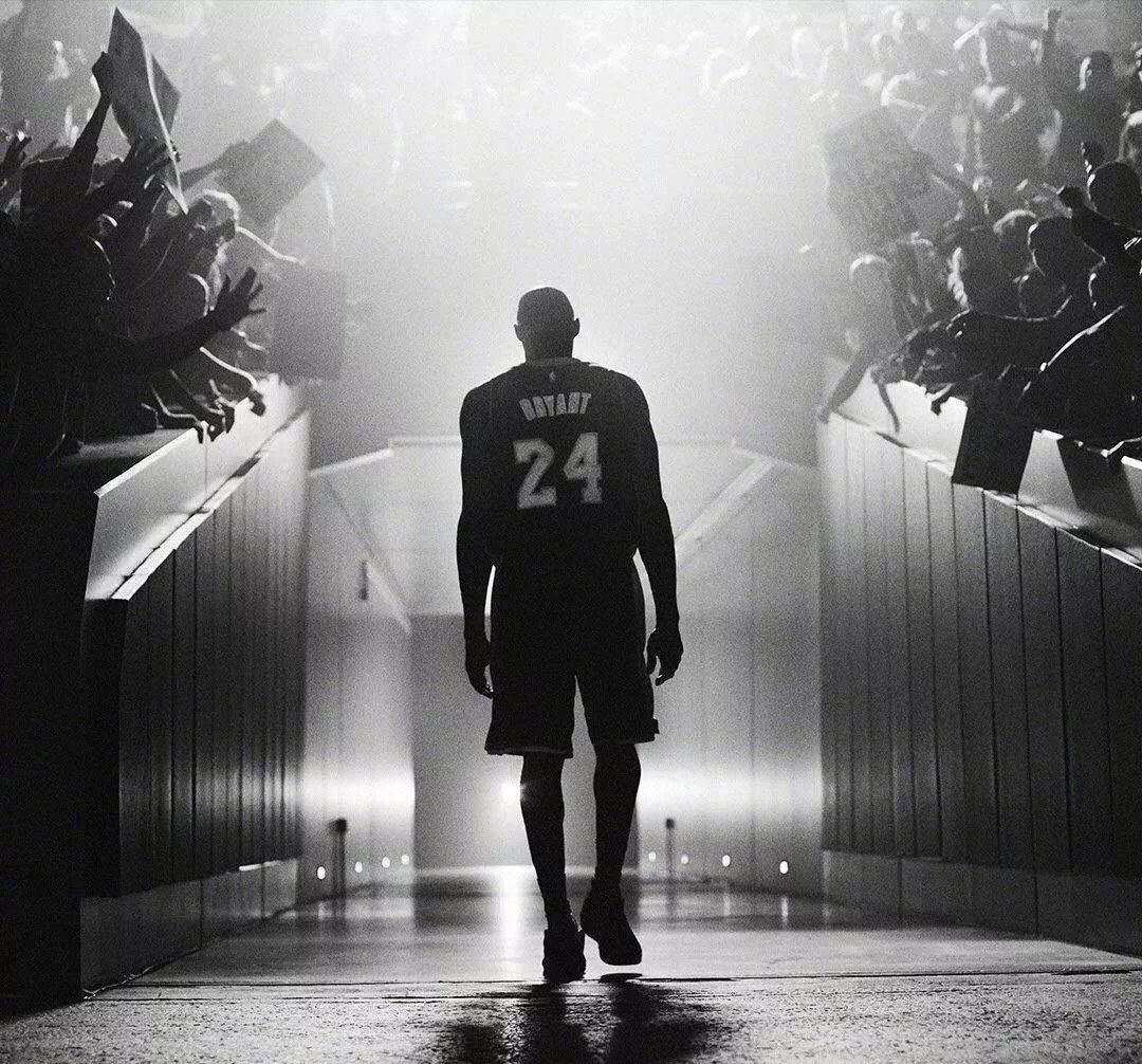 梅西、C罗离开欧洲，足坛进入后梅罗时代，三名新星身价达2亿欧元，形成三“骄”格局。（梅西、C罗相继告别欧洲，后梅罗时代开启：三大新星身价达2亿欧，三“骄”格局成型）