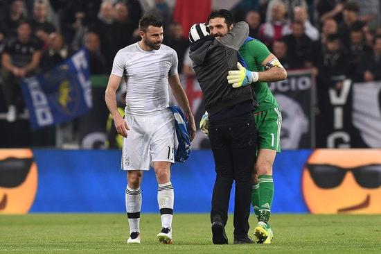 足球曝英超巨星考虑加盟沙特联赛，工资惊人（曝英超巨星或转战沙特联赛，天价薪资引热议）