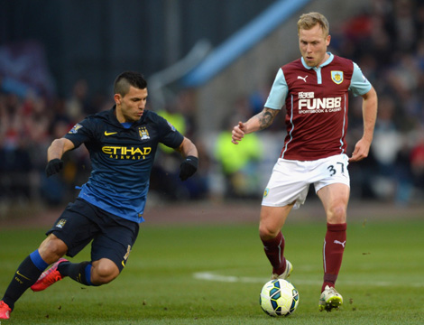 阿隆索听劝！首发拿掉1主力，皇马3-0差榜首1分，西甲2强争冠（阿隆索改阵见效！首发弃用一主力，皇马3-0追至仅差1分，西甲双雄争冠）